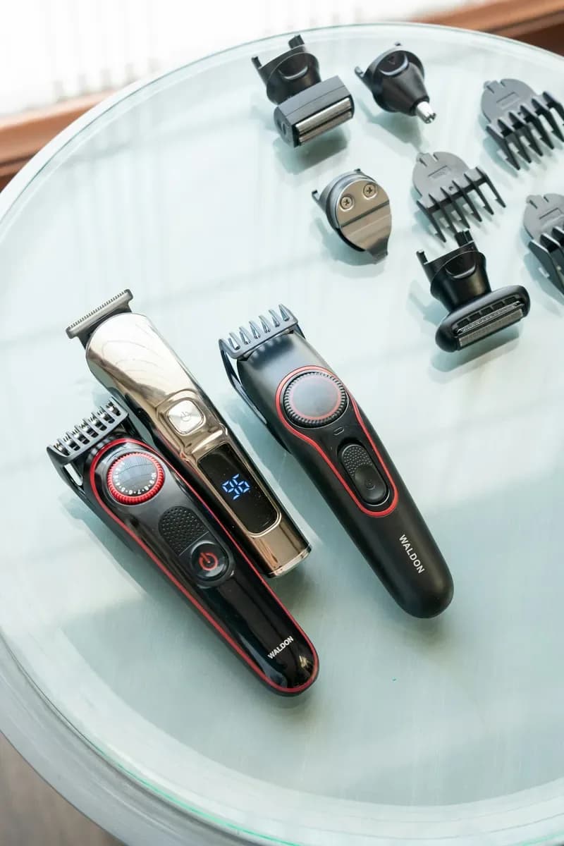 Cortadora de pelo Wahl Clipper Pro kit de 12 piezas, vista en ángulo