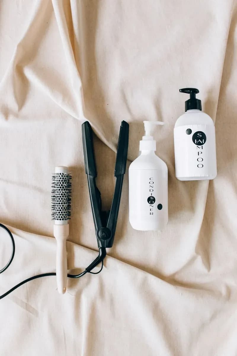 Plancha de pelo Remington Keratin Pro Ion 230 °C, vista en ángulo